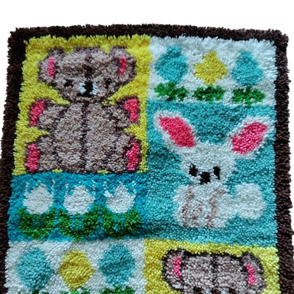 Latch Hook Bears Bunnies Floral Rug 23" x 34" Nursery Wall Hanging Vtg Completed - Picture 3 of 5